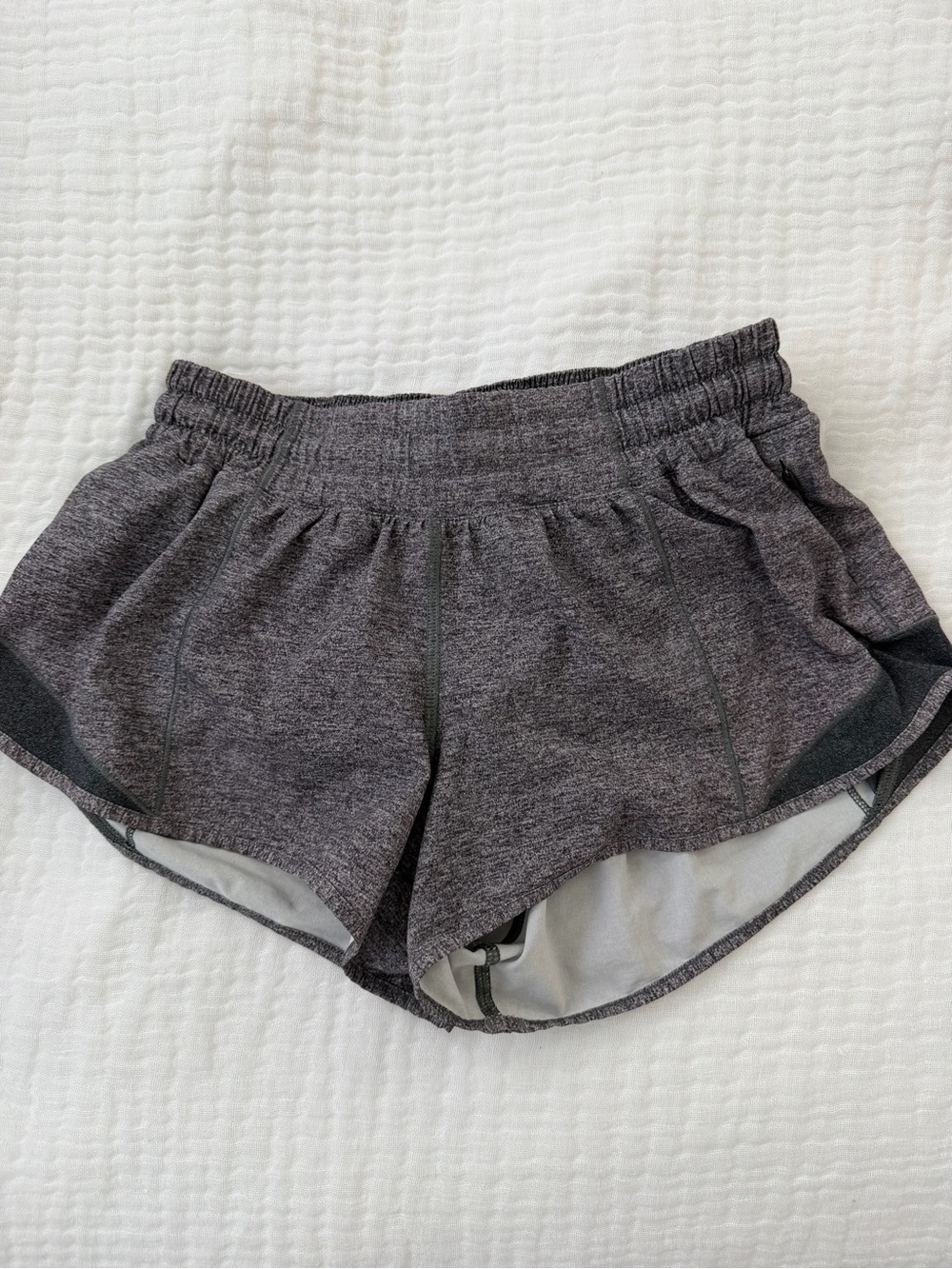 Lululemon Hotty Hot Low-Rise Short 2.5” Size 4 Grey